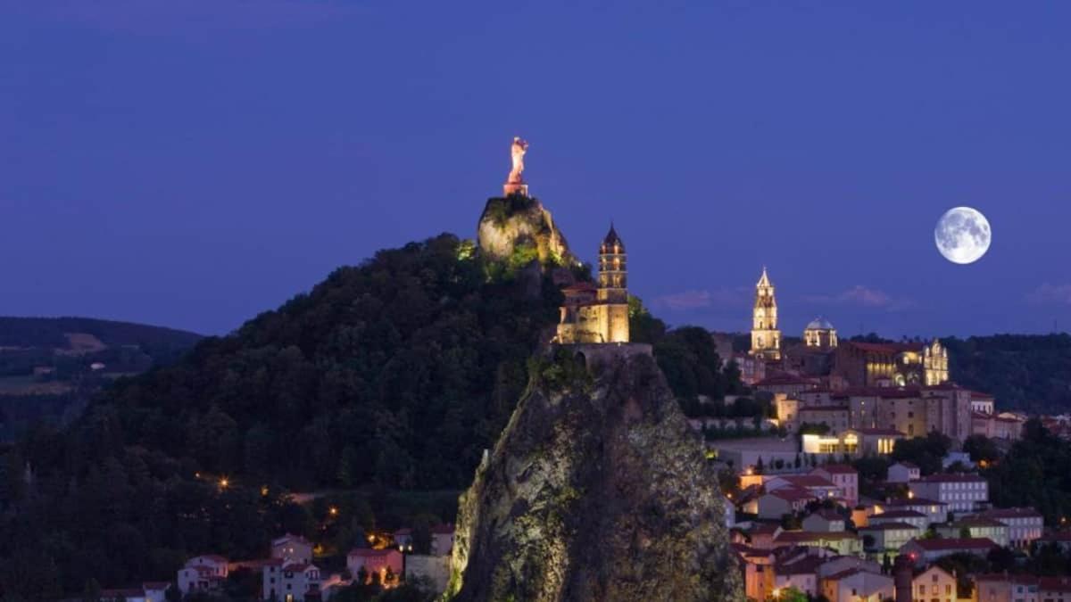 Bel Appartement Au Coeur Du Puy En Velay Le Puy-en-Velay Bagian luar foto